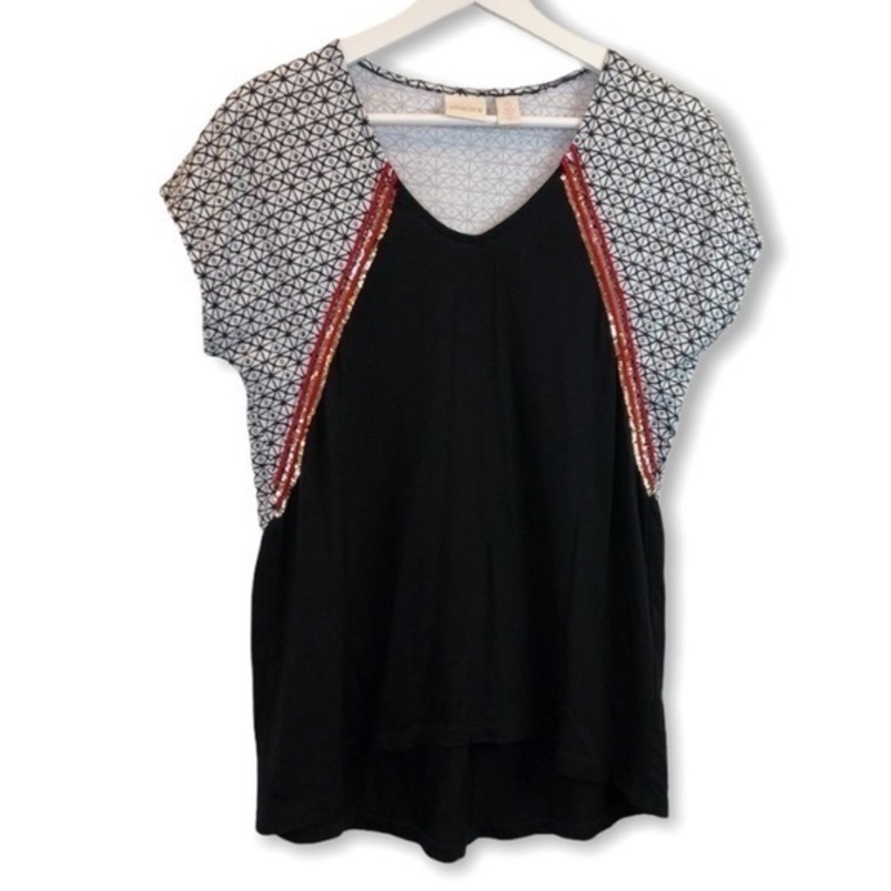 🔴4/$25 Chico's Black White Geometric Sequin Top